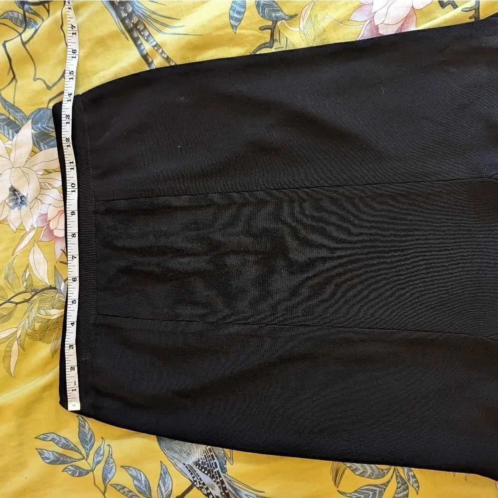MISOOK knit knee length pleated fit and flare black skirt euc sz small